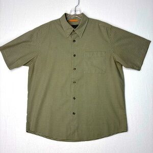 Royal Robbins men’s size large short sleeve button up shirt.